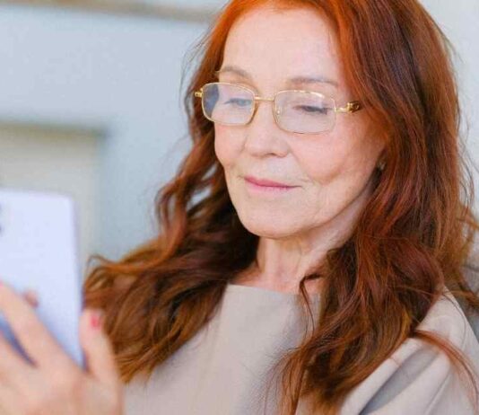 3 Ways to Use Technology to Have More Confidence, Feel More Joy, and Attract Better Men