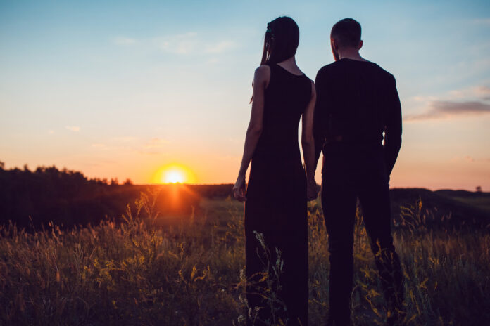 Couple looking at sunset how to fall back in love