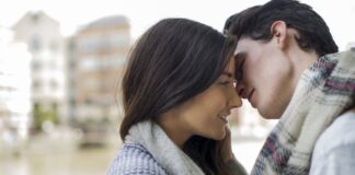 5 Unmistakable Signs She's Sexually Attracted To You