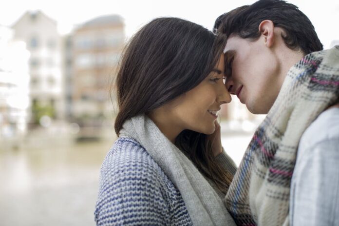 5 Unmistakable Signs She's Sexually Attracted To You