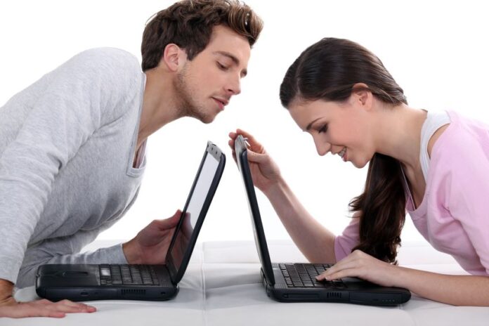 man looking at his girlfriends laptop