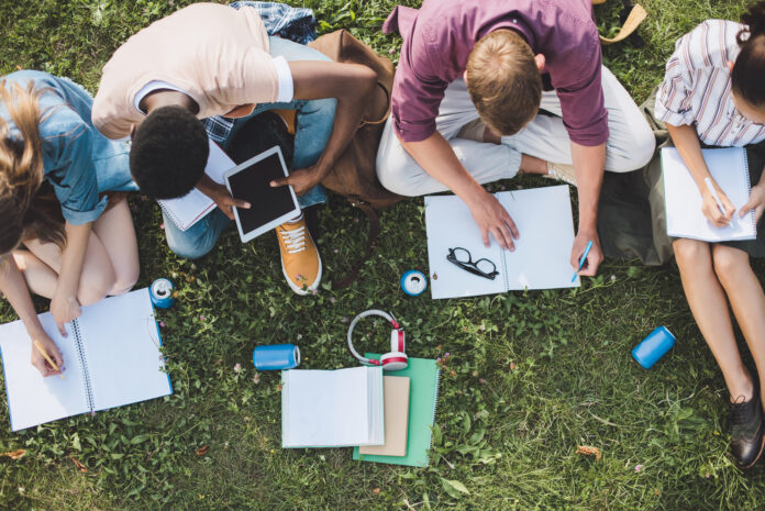 Advice For New College Students: 30+ Tips
