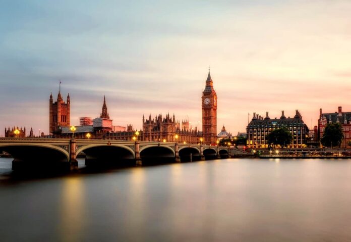 romantic things to do in London, UK - image of london skyline at sunset over the river thames, big ben and parliament