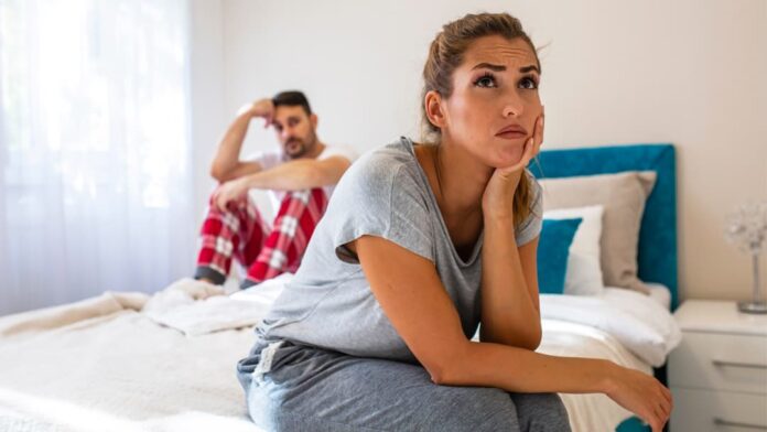 couple with dead bedroom trying to fix a sexless marriage