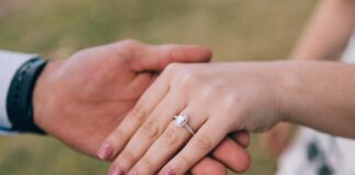 Popular Jewelry Designs to Consider When Buying an Engagement Ring