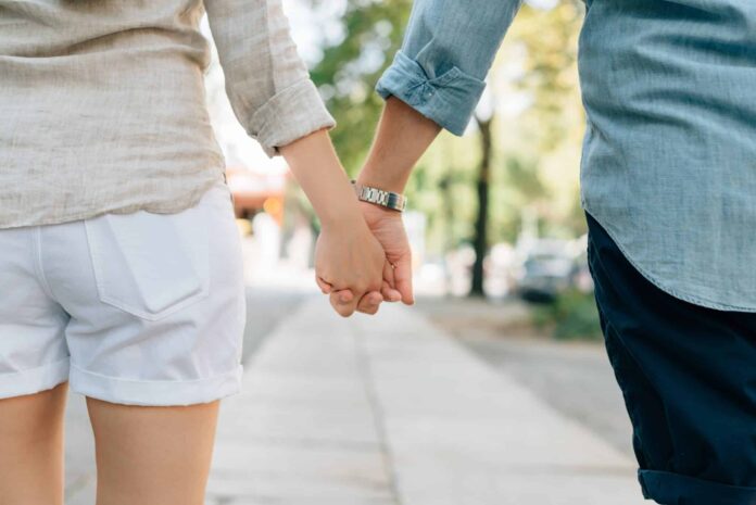 How Long Should You Date Before Making It Official?