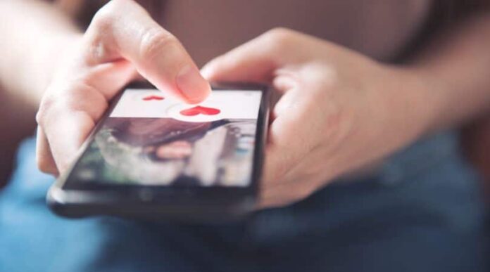10 Online Dating Red Flags You Shouldn't Ignore